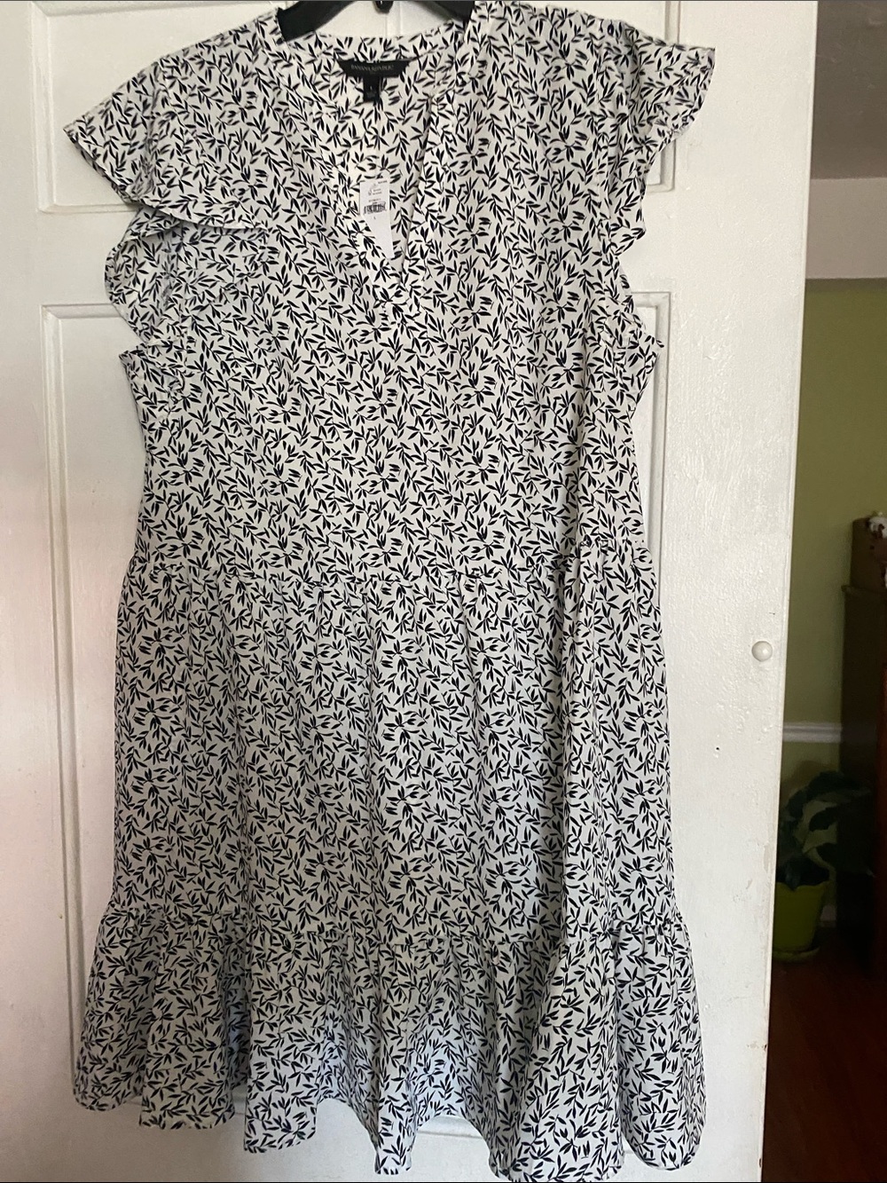 Banana Republic Black and White Leaf-Print V-Neck Dress